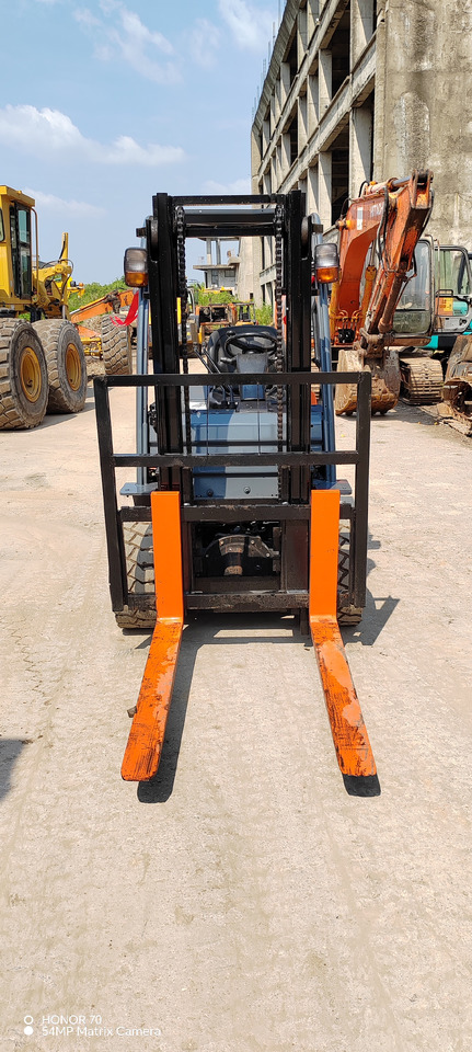 TOYOTA FD35 - Gabelstapler: das Bild 2 TOYOTA FD35 - Gabelstapler: das Bild 2