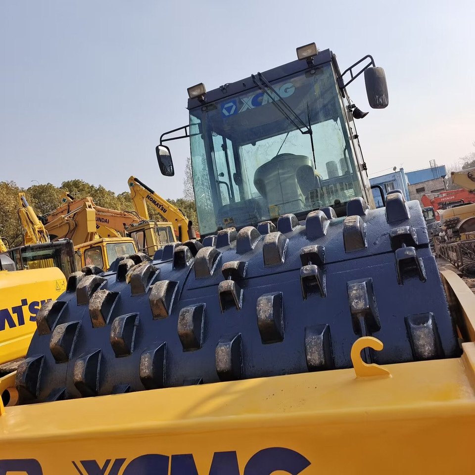 XCMG XS223J WITH SHEEP FOOT PAD - Straßenwalze: das Bild 1 XCMG XS223J WITH SHEEP FOOT PAD - Straßenwalze: das Bild 1