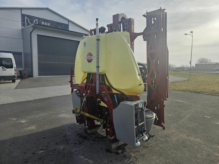 Hardi MEGA 1200 - Anbauspritze: das Bild 1 Hardi MEGA 1200 - Anbauspritze: das Bild 1