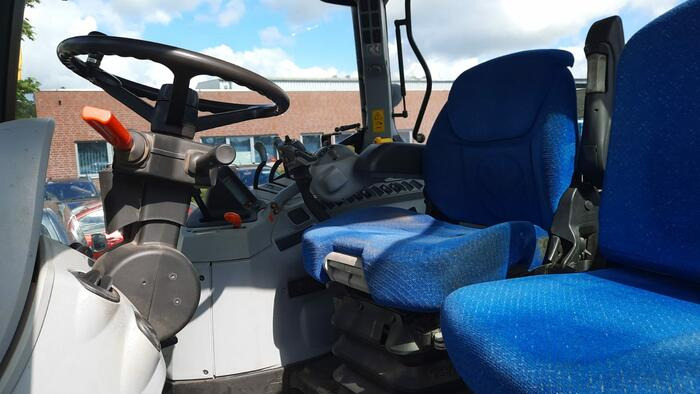 New Holland T6070 - Traktor: das Bild 5 New Holland T6070 - Traktor: das Bild 5