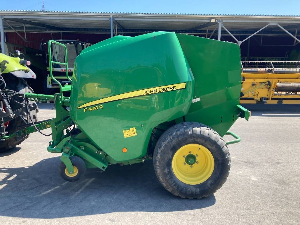 John Deere F441R - Rundballenpresse: das Bild 2 John Deere F441R - Rundballenpresse: das Bild 2