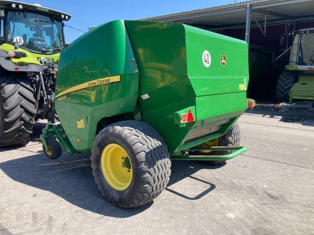 John Deere F441R - Rundballenpresse: das Bild 3 John Deere F441R - Rundballenpresse: das Bild 3