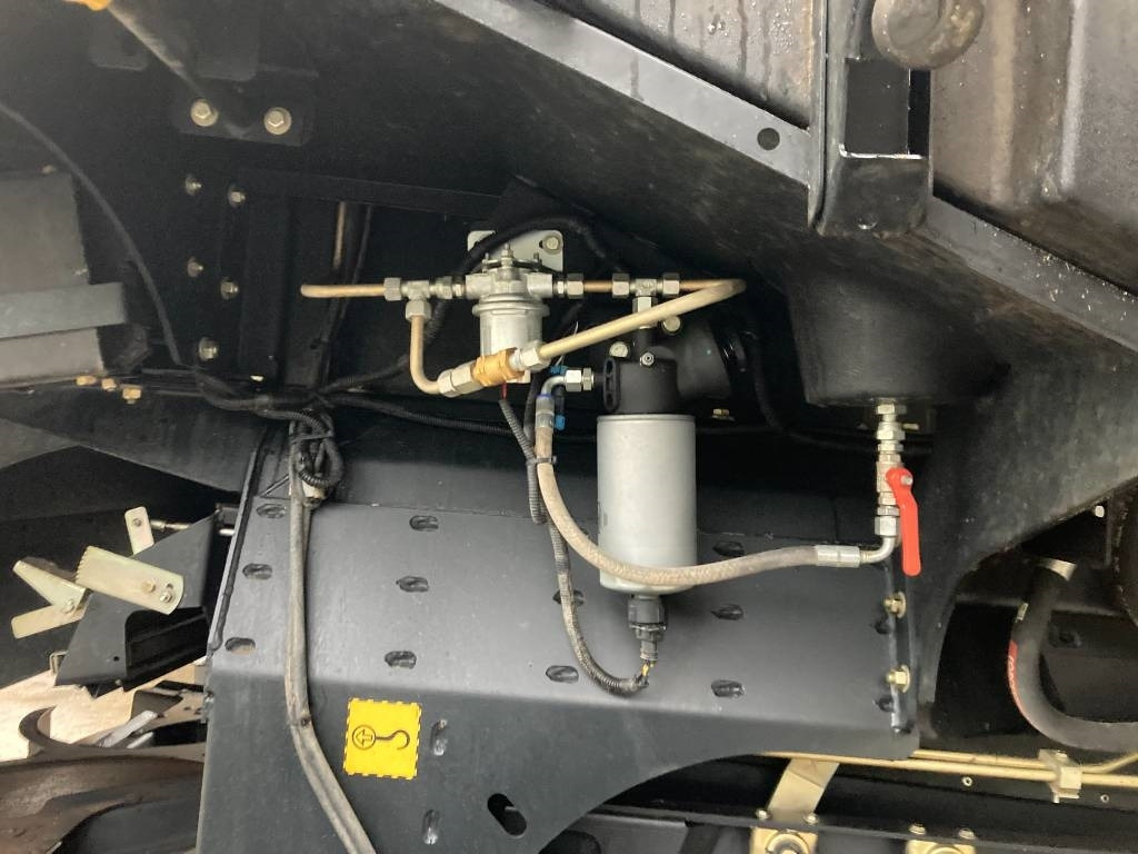 Mähdrescher New Holland CR 9090 Elevation: das Bild 18