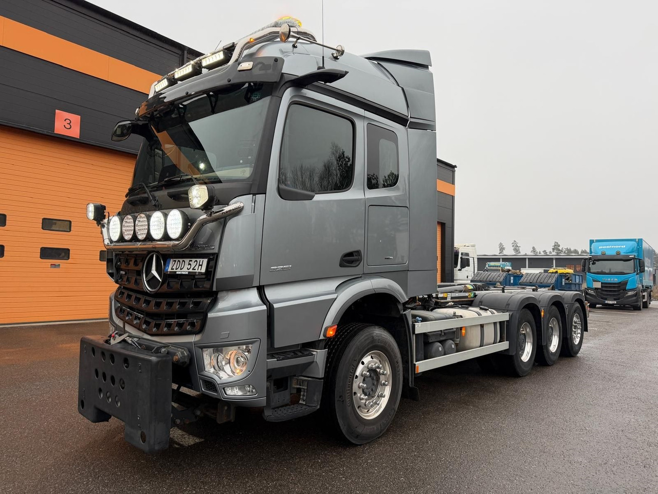 Tridemväxlare Mercedes-Benz Arocs -2022 | JOAB 24 ton | Plogutrustad - Abrollkipper: das Bild 1 Tridemväxlare Mercedes-Benz Arocs -2022 | JOAB 24 ton | Plogutrustad - Abrollkipper: das Bild 1