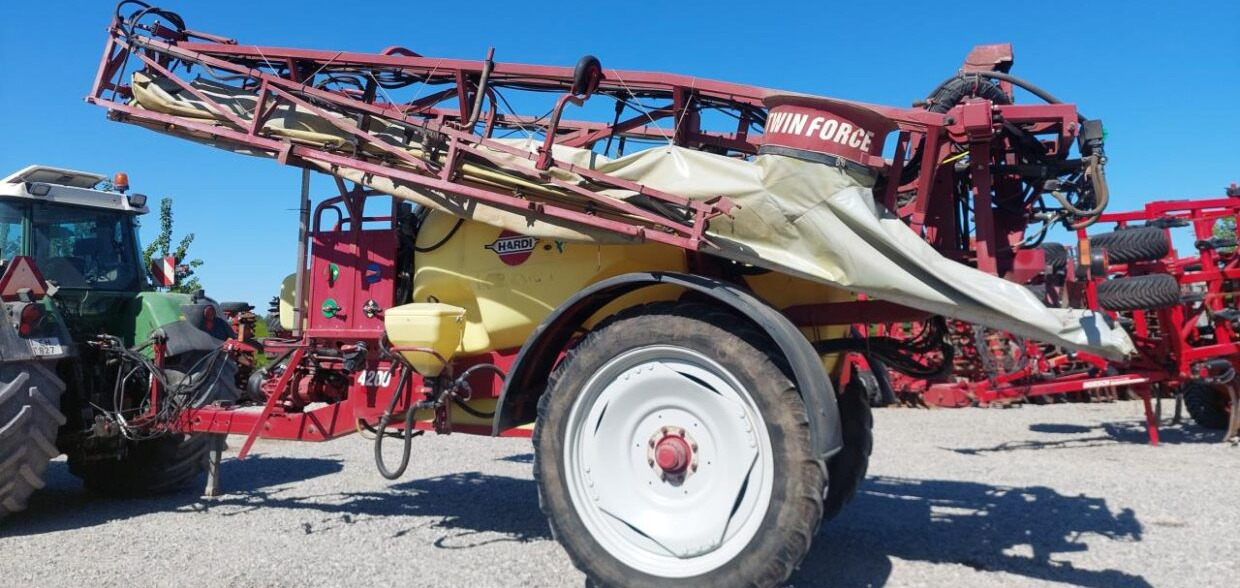 Hardi Commander Plus 4200 - 28m Twin - Anhängespritze: das Bild 1 Hardi Commander Plus 4200 - 28m Twin - Anhängespritze: das Bild 1