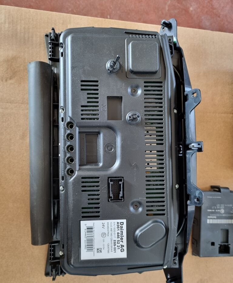 Mercedes-Benz GRUNDMODUL ACTROS MP4 A0014465158 Mercedes-Benz ACTROS MP4 EURO 6 - Sicherung für LKW: das Bild 3 Mercedes-Benz GRUNDMODUL ACTROS MP4 A0014465158 Mercedes-Benz ACTROS MP4 EURO 6 - Sicherung für LKW: das Bild 3