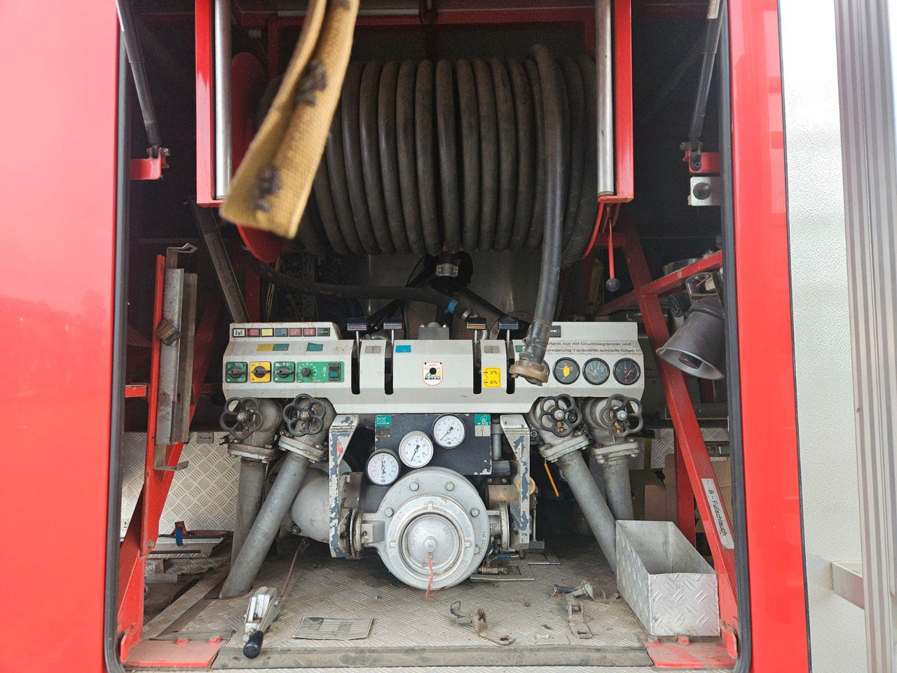 MAN KAT 15.232 6x6 Tanklöschfahrzeug - Tankwagen: das Bild 5 MAN KAT 15.232 6x6 Tanklöschfahrzeug - Tankwagen: das Bild 5