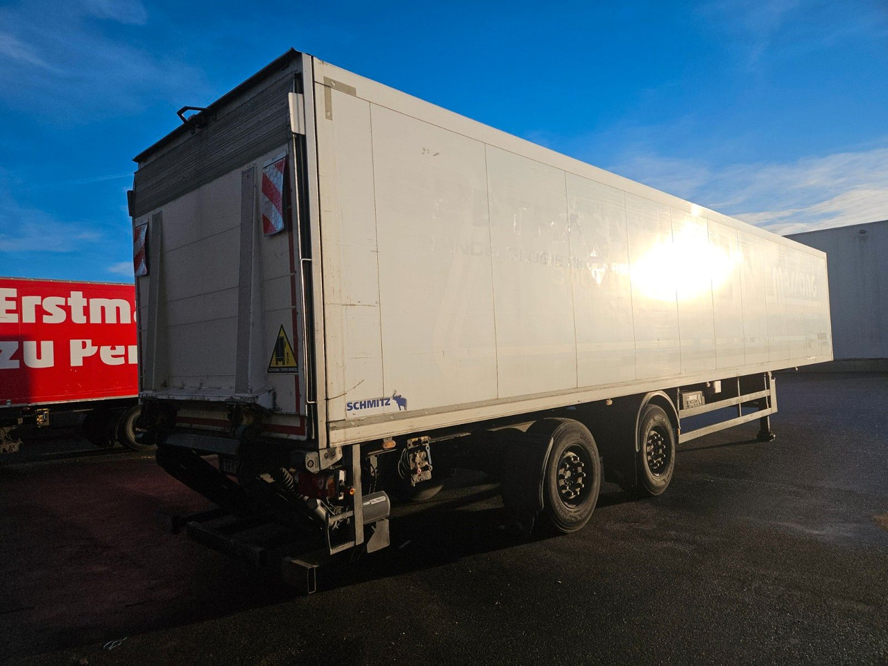 Schmitz Cargobull SKO 20 mit LBW ohne Kühlaggregat - Koffer Auflieger: das Bild 2 Schmitz Cargobull SKO 20 mit LBW ohne Kühlaggregat - Koffer Auflieger: das Bild 2