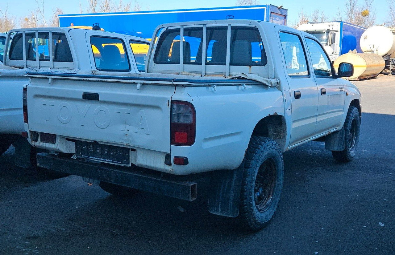 Toyota Hilux Double Cab 4x4 - SUV/ Geländewagen: das Bild 3 Toyota Hilux Double Cab 4x4 - SUV/ Geländewagen: das Bild 3