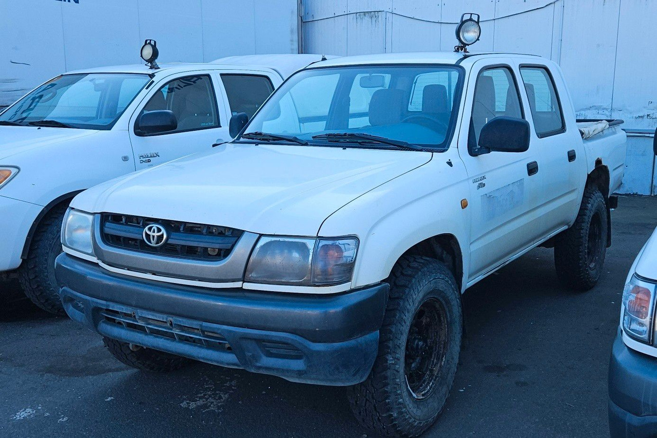 Toyota Hilux Double Cab 4x4 - SUV/ Geländewagen: das Bild 2 Toyota Hilux Double Cab 4x4 - SUV/ Geländewagen: das Bild 2