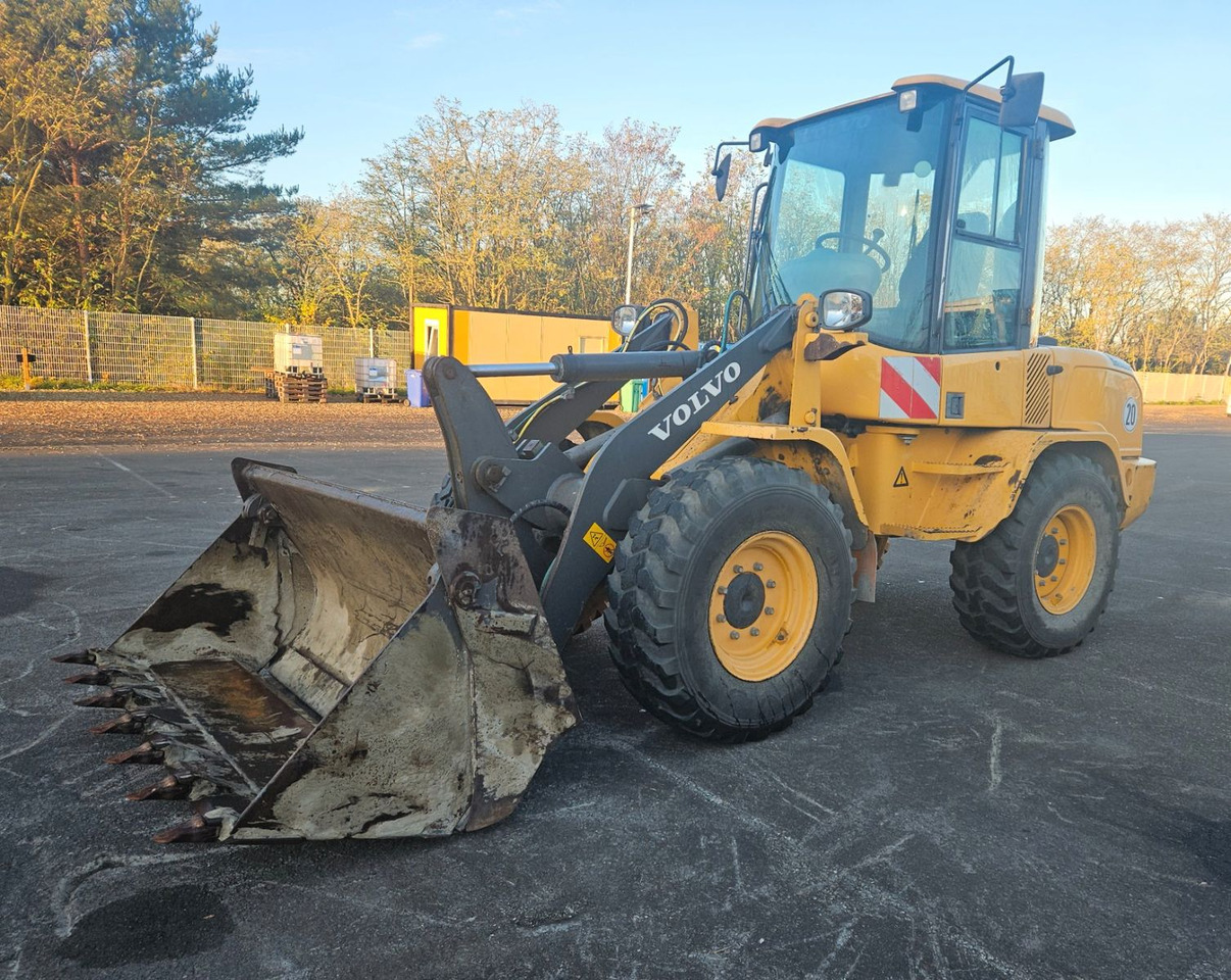 Volvo L30G Radlader mit Klappschaufel - Radlader: das Bild 1 Volvo L30G Radlader mit Klappschaufel - Radlader: das Bild 1