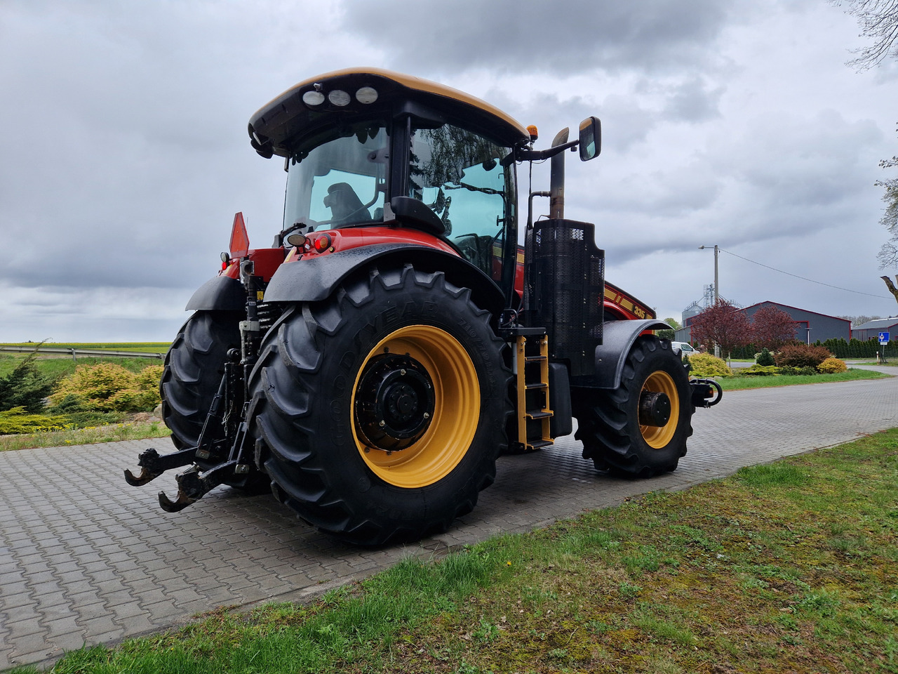 Versatile Buhler 335 - Traktor: das Bild 3 Versatile Buhler 335 - Traktor: das Bild 3