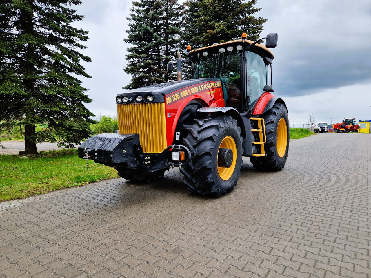 Versatile Buhler 335 - Traktor: das Bild 2 Versatile Buhler 335 - Traktor: das Bild 2