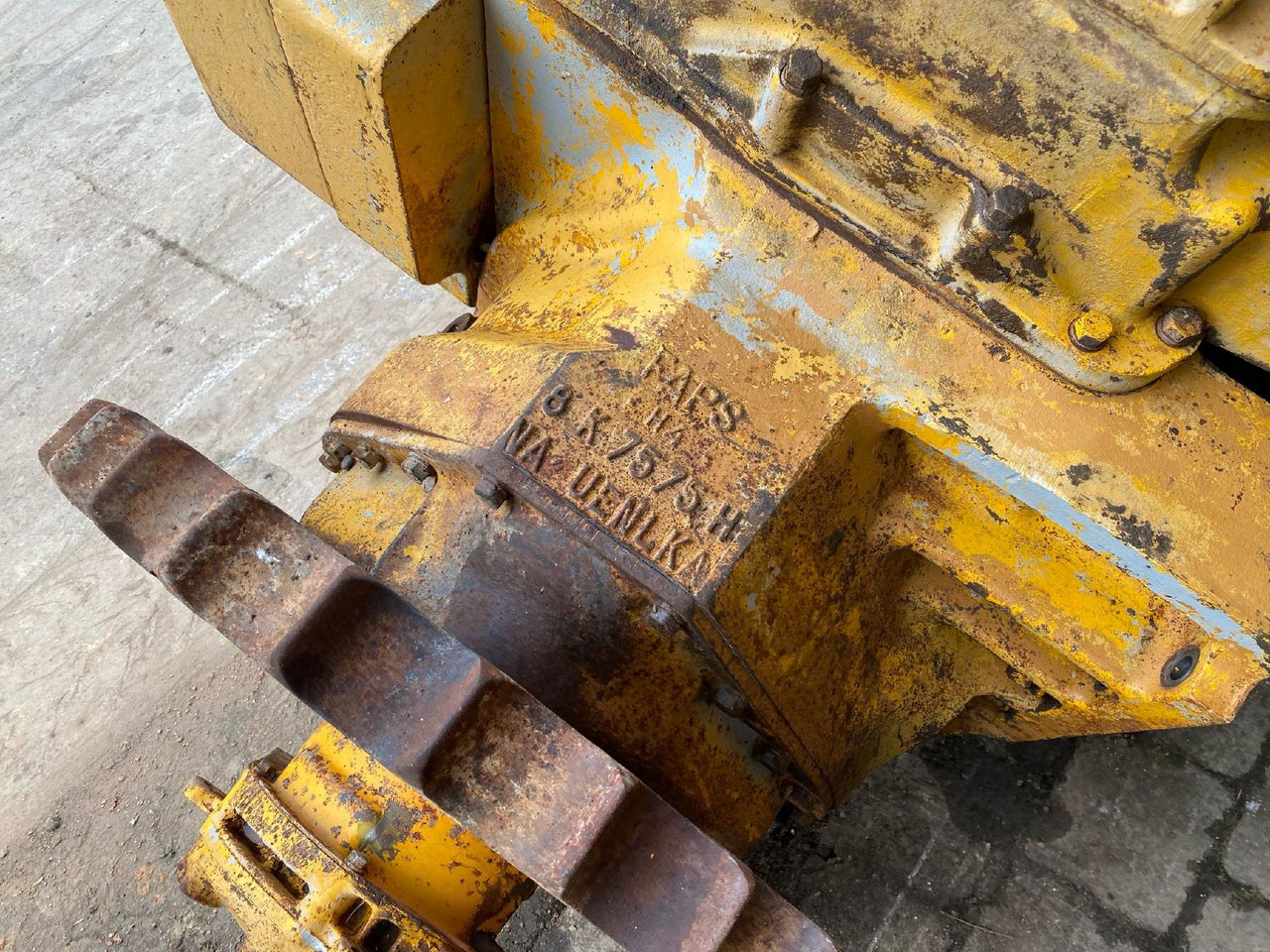 Caterpillar CAT D 951 - Getriebe für Baumaschine: das Bild 3 Caterpillar CAT D 951 - Getriebe für Baumaschine: das Bild 3