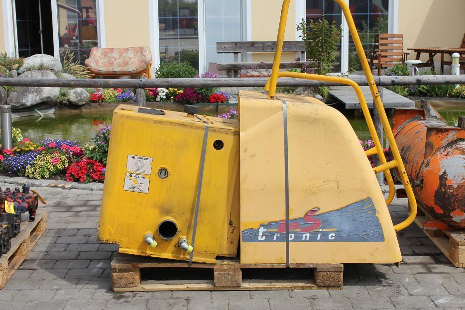 Furukawa 735 - Hydrauliktank für Baumaschine: das Bild 1 Furukawa 735 - Hydrauliktank für Baumaschine: das Bild 1