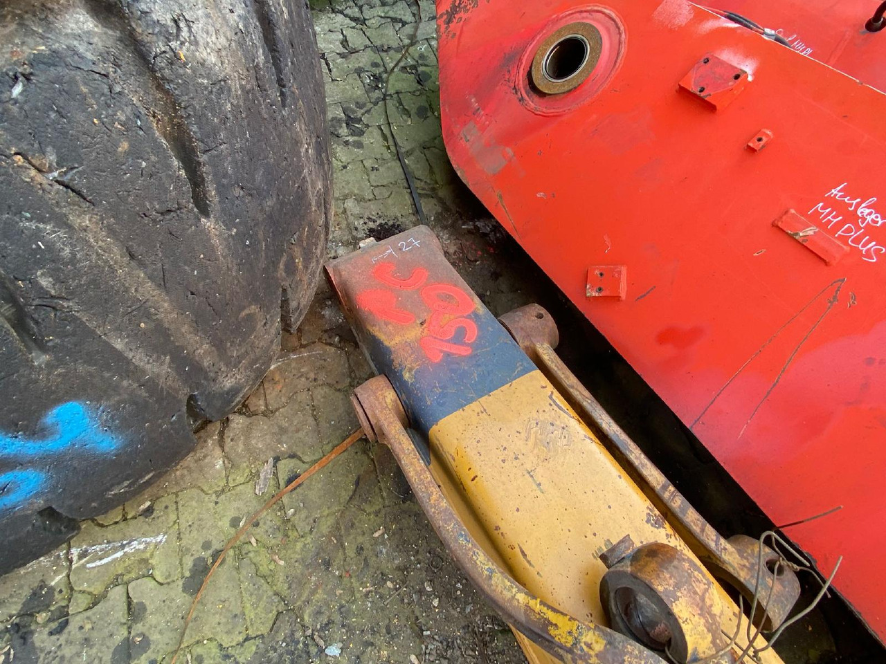 Komatsu PC 150 - Ausleger: das Bild 5 Komatsu PC 150 - Ausleger: das Bild 5