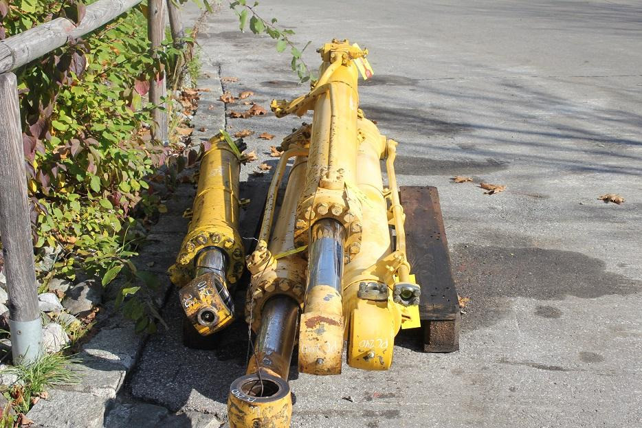 Komatsu PC 240 - Hydraulikzylinder für Baumaschine: das Bild 3 Komatsu PC 240 - Hydraulikzylinder für Baumaschine: das Bild 3