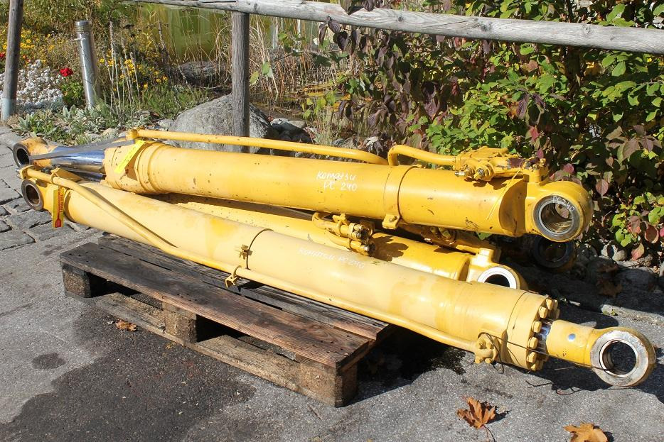 Komatsu PC 240 - Hydraulikzylinder für Baumaschine: das Bild 1 Komatsu PC 240 - Hydraulikzylinder für Baumaschine: das Bild 1