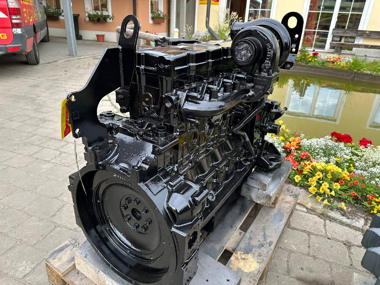 Komatsu SAA6D107-E1 n ü aus D51 - Motor für Baumaschine: das Bild 1 Komatsu SAA6D107-E1 n ü aus D51 - Motor für Baumaschine: das Bild 1