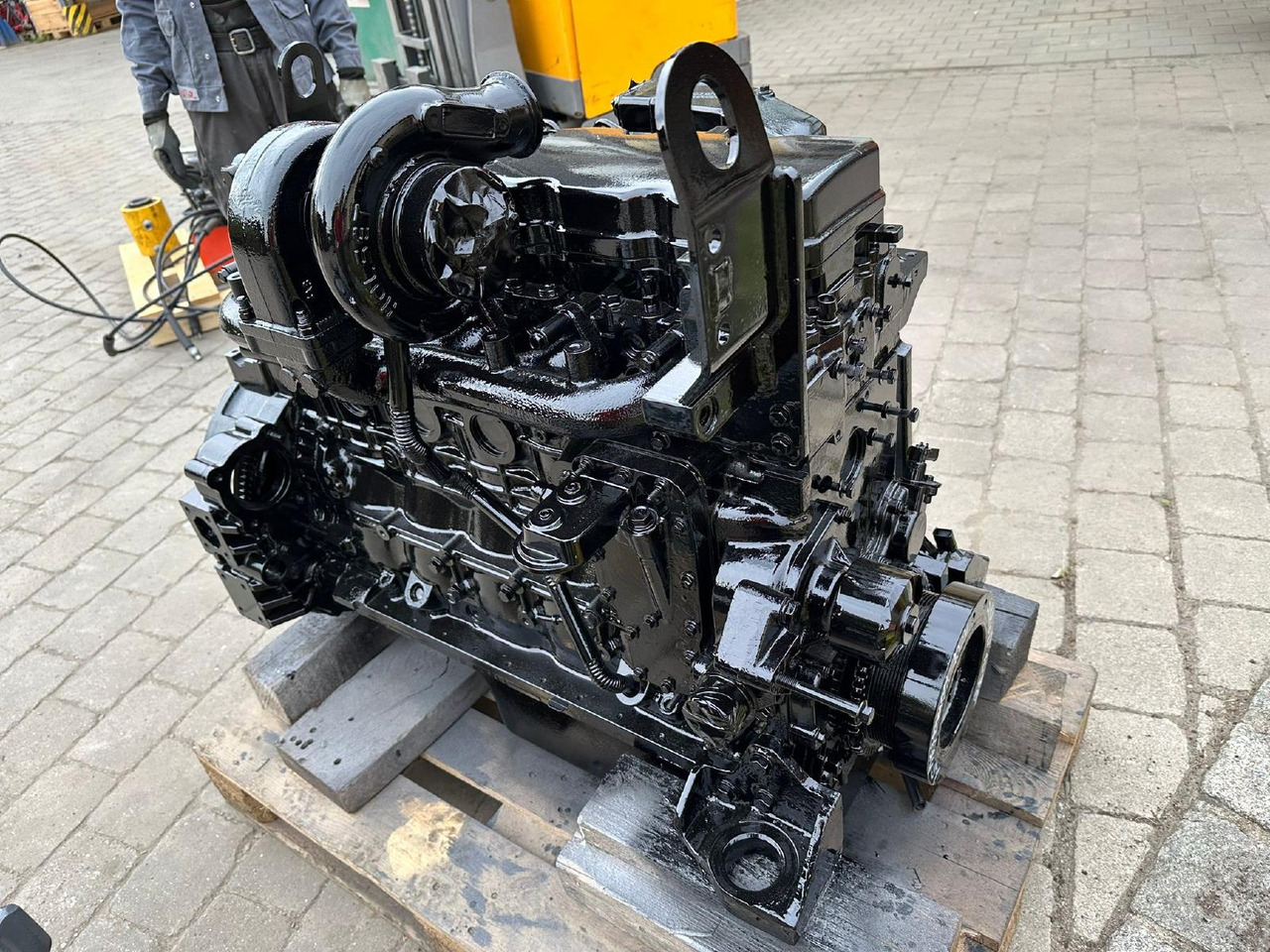 Komatsu SAA6D107-E1 n ü aus D51 - Motor für Baumaschine: das Bild 5 Komatsu SAA6D107-E1 n ü aus D51 - Motor für Baumaschine: das Bild 5