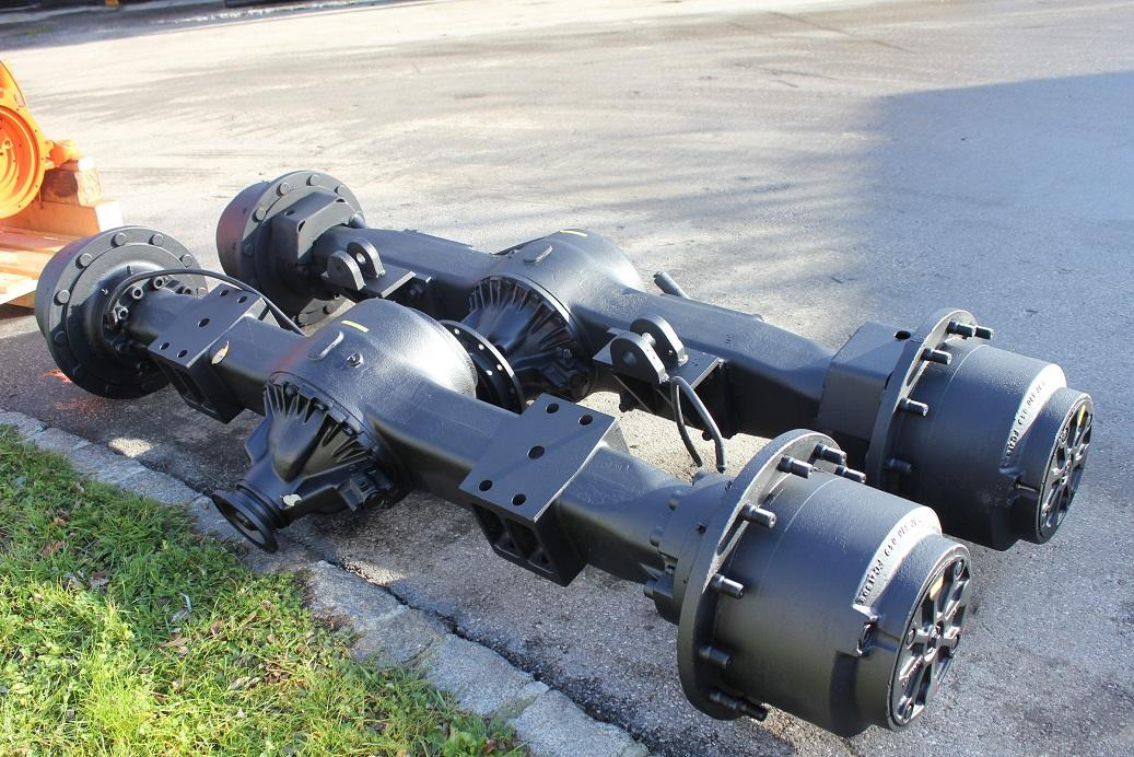 Valmet 901 - Achse und Teile für Baumaschine: das Bild 1 Valmet 901 - Achse und Teile für Baumaschine: das Bild 1