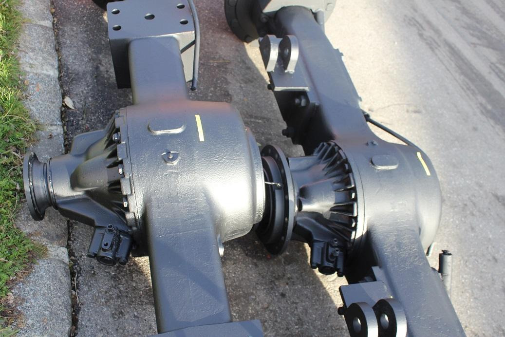 Valmet 901 - Achse und Teile für Baumaschine: das Bild 2 Valmet 901 - Achse und Teile für Baumaschine: das Bild 2