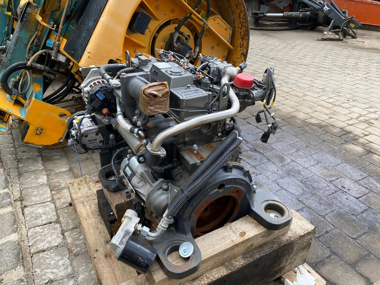 Yanmar Hitachi 4TNV 98C aus ZX 85 - Motor für Baumaschine: das Bild 4 Yanmar Hitachi 4TNV 98C aus ZX 85 - Motor für Baumaschine: das Bild 4