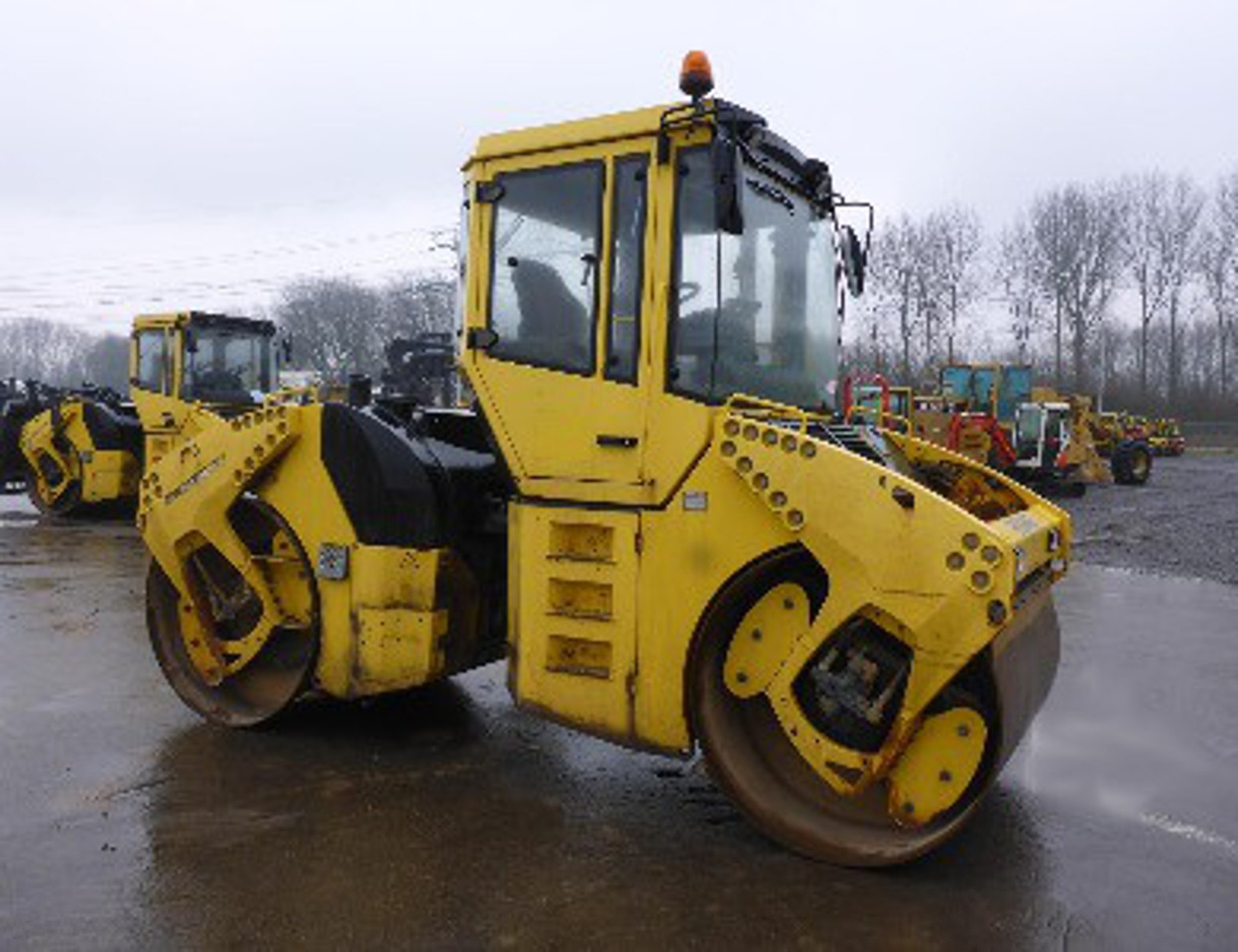 Doble Vibrante Bomag BW 164AD-4 - Straßenwalze: das Bild 1 Doble Vibrante Bomag BW 164AD-4 - Straßenwalze: das Bild 1