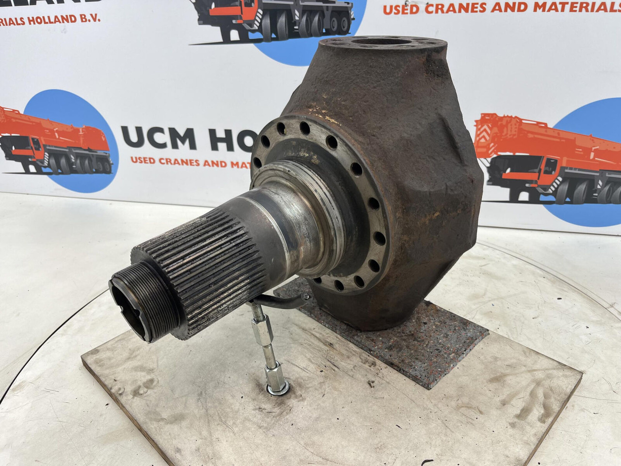 Gottwald LTM 1070 steering knuckle 16 holes axle 3 - Achsschenkel für Mobilkran: das Bild 1 Gottwald LTM 1070 steering knuckle 16 holes axle 3 - Achsschenkel für Mobilkran: das Bild 1