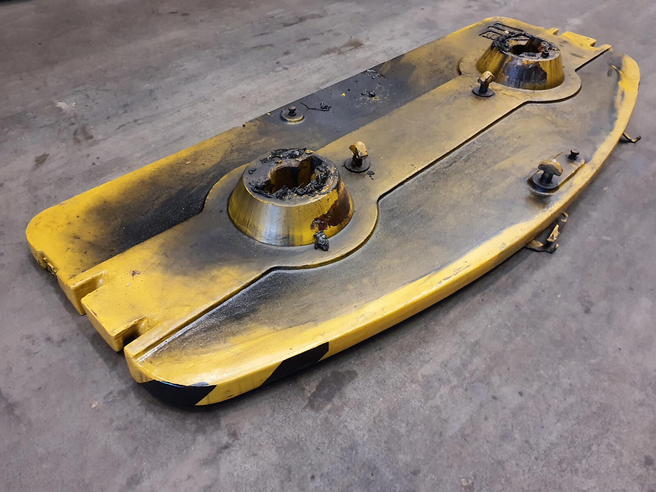 Grove GMK 3050 counterweight 1,3 ton - Gegengewicht für Mobilkran: das Bild 2 Grove GMK 3050 counterweight 1,3 ton - Gegengewicht für Mobilkran: das Bild 2