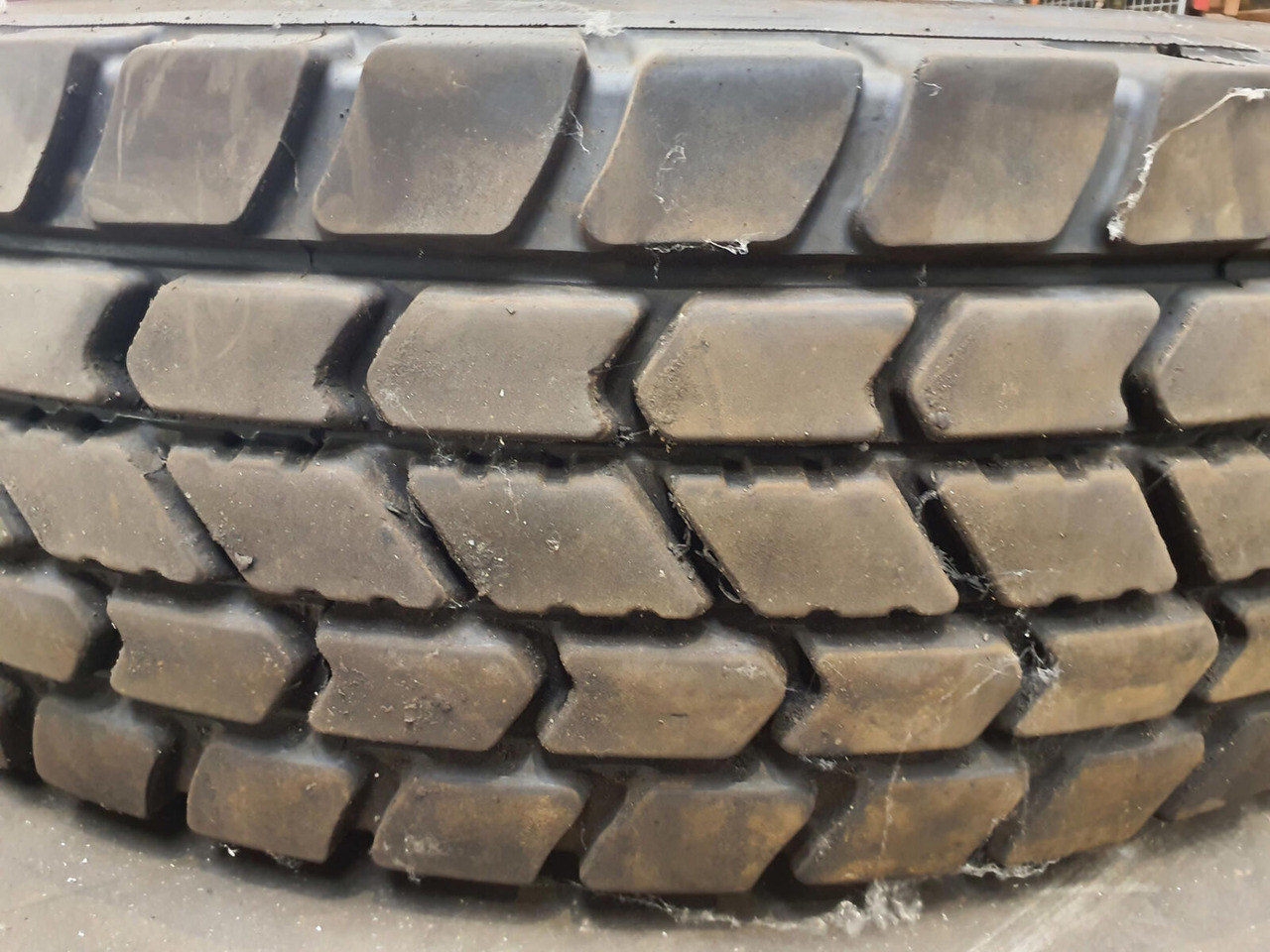 Grove Wheel 385/95R25 12 5.4 3p - Komplettrad für Kran: das Bild 3 Grove Wheel 385/95R25 12 5.4 3p - Komplettrad für Kran: das Bild 3