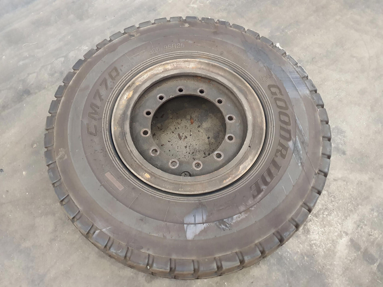 Grove Wheel 385/95R25 12 5.4 3p - Komplettrad für Kran: das Bild 1 Grove Wheel 385/95R25 12 5.4 3p - Komplettrad für Kran: das Bild 1