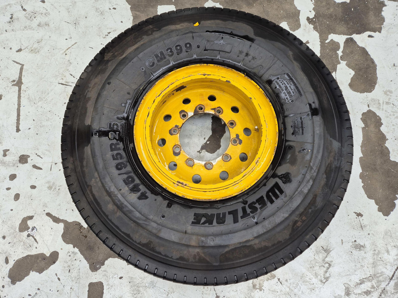 Grove Wheel 445/95R25 10 13 3p - Komplettrad für Kran: das Bild 2 Grove Wheel 445/95R25 10 13 3p - Komplettrad für Kran: das Bild 2