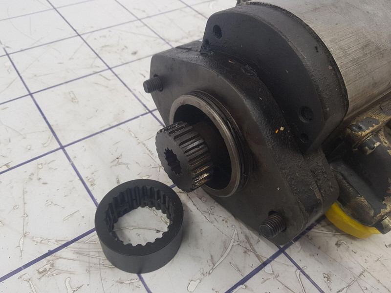 Krupp KMK 3045 four way gear pump - Hydraulikpumpe für Kran: das Bild 5 Krupp KMK 3045 four way gear pump - Hydraulikpumpe für Kran: das Bild 5