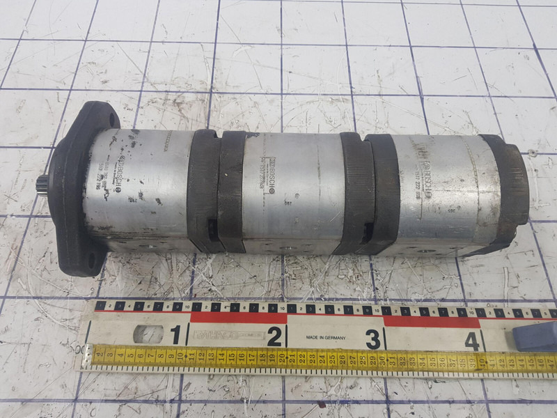 Krupp KMK 4070 three way gear pump - Hydraulikpumpe für Kran: das Bild 1 Krupp KMK 4070 three way gear pump - Hydraulikpumpe für Kran: das Bild 1