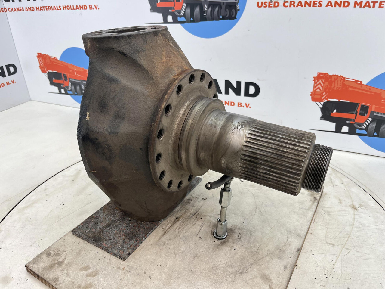 Liebherr LTM 1035 Steering knuckle 16 holes axle 1 - Achsschenkel für Mobilkran: das Bild 3 Liebherr LTM 1035 Steering knuckle 16 holes axle 1 - Achsschenkel für Mobilkran: das Bild 3