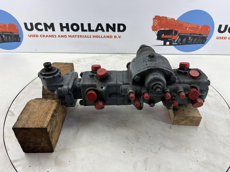 Liebherr LTM 1070 steering box - Lenksäule für Kran: das Bild 1 Liebherr LTM 1070 steering box - Lenksäule für Kran: das Bild 1