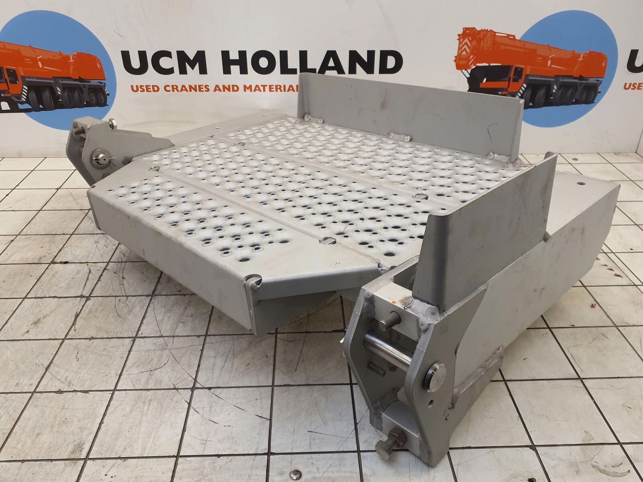 Liebherr LTM 1160-5.2 pedestal 75X806X440 - Trittbrett für Mobilkran: das Bild 2 Liebherr LTM 1160-5.2 pedestal 75X806X440 - Trittbrett für Mobilkran: das Bild 2