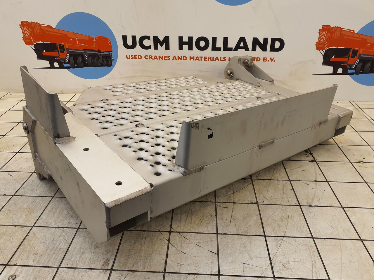Liebherr LTM 1160-5.2 pedestal 75X806X440 - Trittbrett für Mobilkran: das Bild 3 Liebherr LTM 1160-5.2 pedestal 75X806X440 - Trittbrett für Mobilkran: das Bild 3