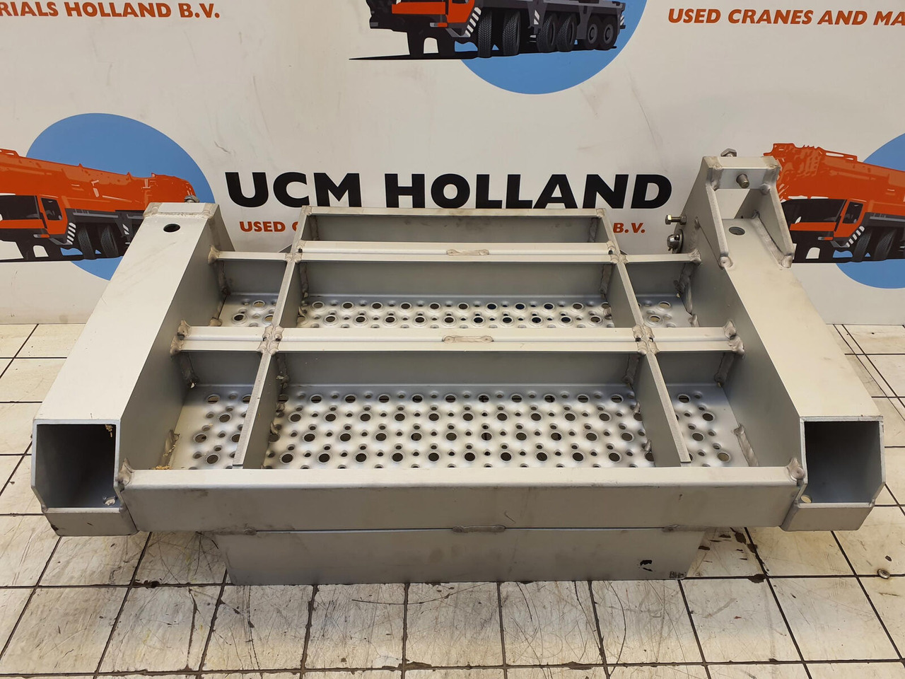 Liebherr LTM 1160-5.2 pedestal 75X806X440 - Trittbrett für Mobilkran: das Bild 5 Liebherr LTM 1160-5.2 pedestal 75X806X440 - Trittbrett für Mobilkran: das Bild 5