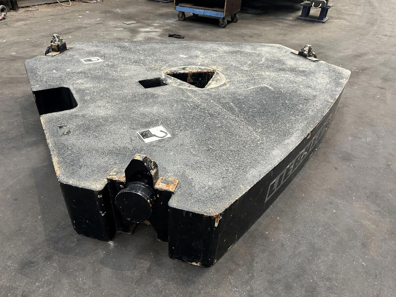 Liebherr LTM /LR counterweight 5T - Gegengewicht für Mobilkran: das Bild 2 Liebherr LTM /LR counterweight 5T - Gegengewicht für Mobilkran: das Bild 2