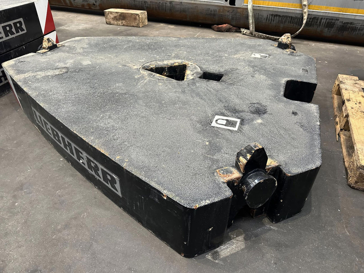 Liebherr LTM /LR counterweight 5T - Gegengewicht für Mobilkran: das Bild 2 Liebherr LTM /LR counterweight 5T - Gegengewicht für Mobilkran: das Bild 2