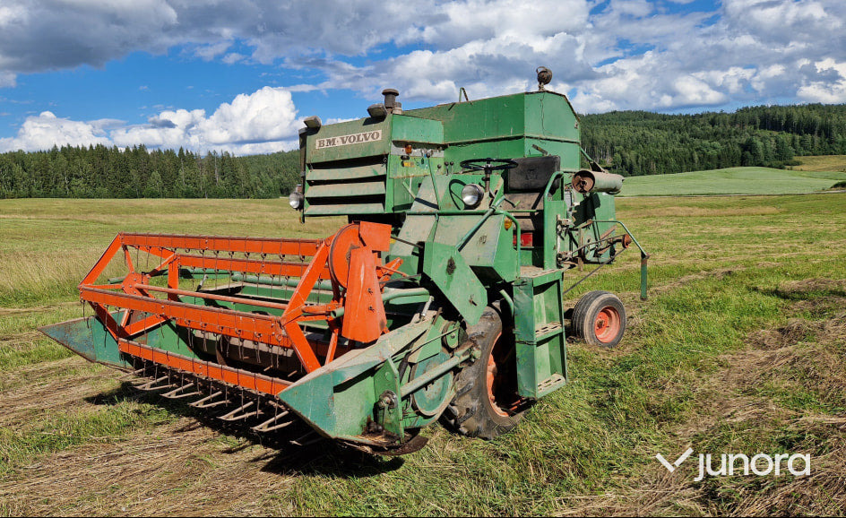 Skördetröska - Volvo BM, Aktiv 800 + Aktiv 800 som reservdel - Mähdrescher: das Bild 1 Skördetröska - Volvo BM, Aktiv 800 + Aktiv 800 som reservdel - Mähdrescher: das Bild 1