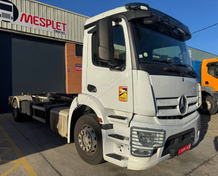 Mercedes Antos 1843 - Abrollkipper: das Bild 2 Mercedes Antos 1843 - Abrollkipper: das Bild 2