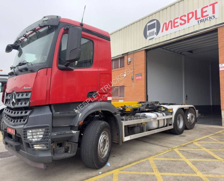 Mercedes Arocs 2548 L - Abrollkipper: das Bild 1 Mercedes Arocs 2548 L - Abrollkipper: das Bild 1