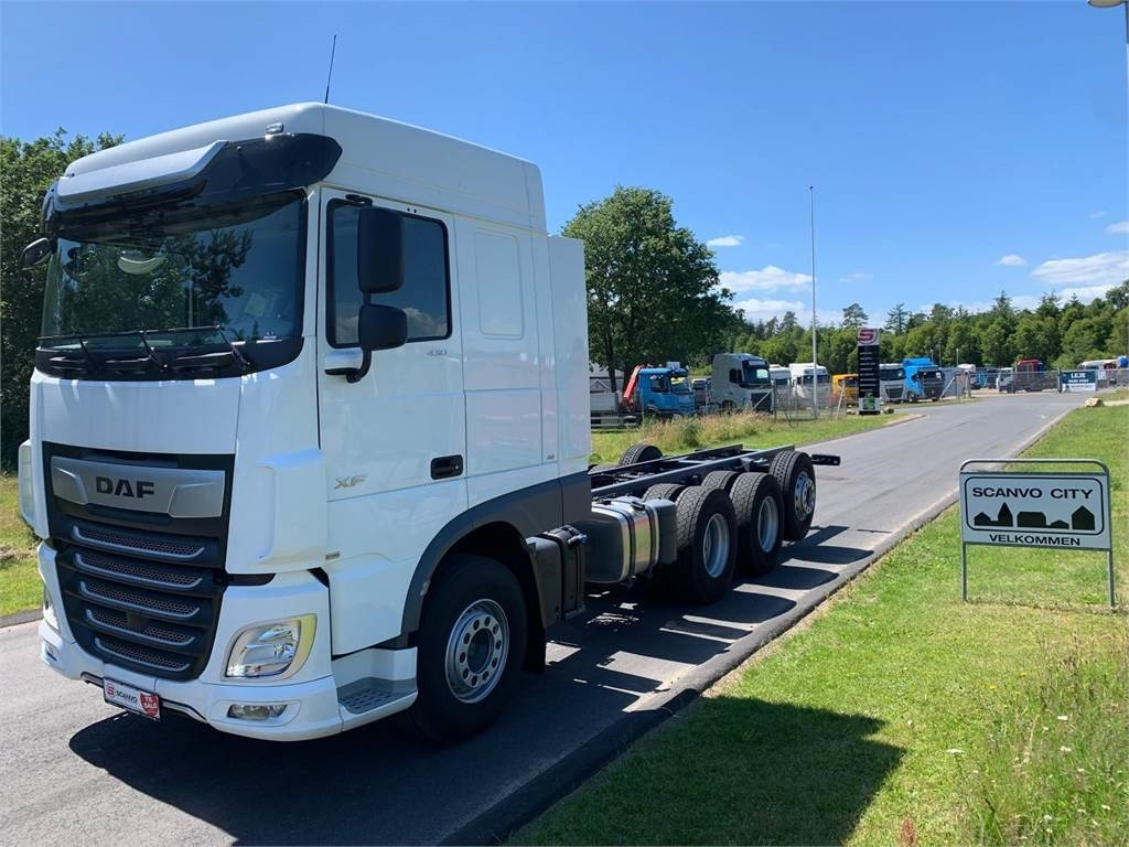 DAF XF 430 FAW 8x4*4 Tridem - Fahrgestell LKW: das Bild 1 DAF XF 430 FAW 8x4*4 Tridem - Fahrgestell LKW: das Bild 1