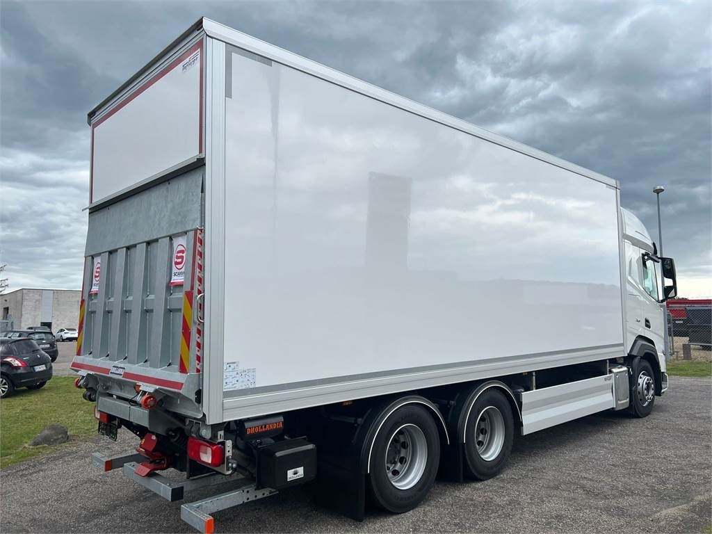 DAF XF480 FAS 6x2 - Koffer LKW: das Bild 2 DAF XF480 FAS 6x2 - Koffer LKW: das Bild 2