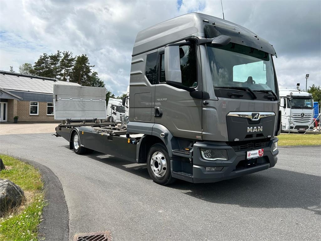 MAN TGL 8-220 4x2 BL incl. 2 stk veksellad - Containerwagen/ Wechselfahrgestell LKW: das Bild 2 MAN TGL 8-220 4x2 BL incl. 2 stk veksellad - Containerwagen/ Wechselfahrgestell LKW: das Bild 2