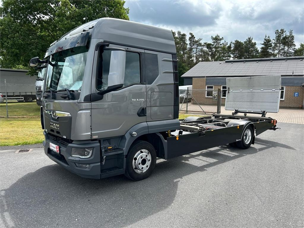 MAN TGL 8-220 4x2 BL incl. 2 stk veksellad - Koffer LKW: das Bild 2 MAN TGL 8-220 4x2 BL incl. 2 stk veksellad - Koffer LKW: das Bild 2