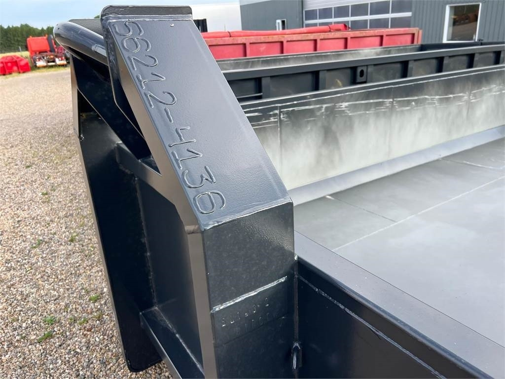 Scancon S6212 - Pritschenaufbau: das Bild 4 Scancon S6212 - Pritschenaufbau: das Bild 4